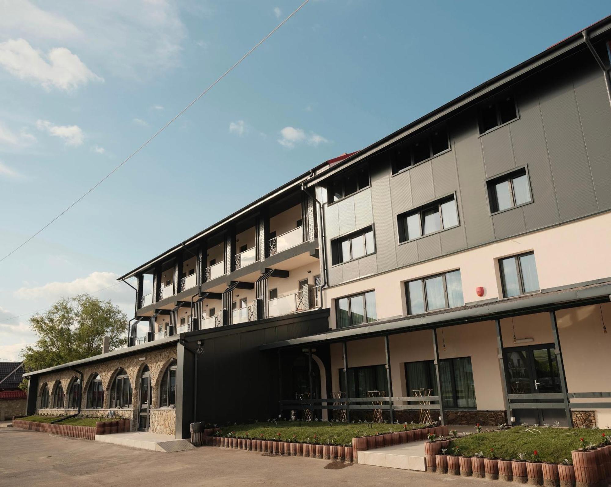 Hanul Ursilor Targu Neamt Exterior photo